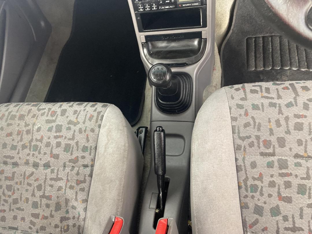 Photo '18' of Ford Festiva