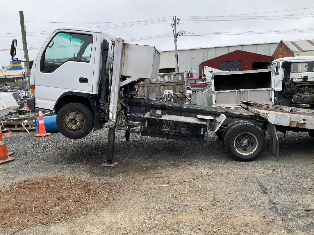 Photo '13' of Isuzu ELF Transporter