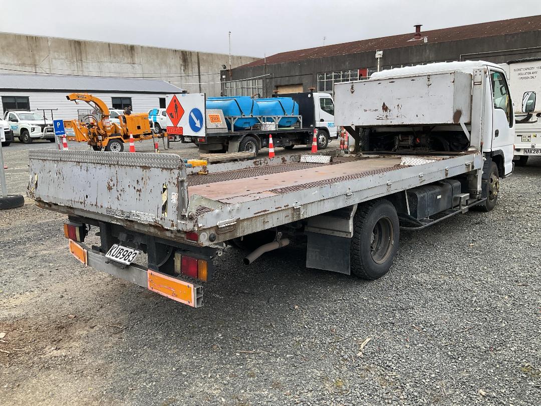 Photo '3' of Isuzu ELF Transporter