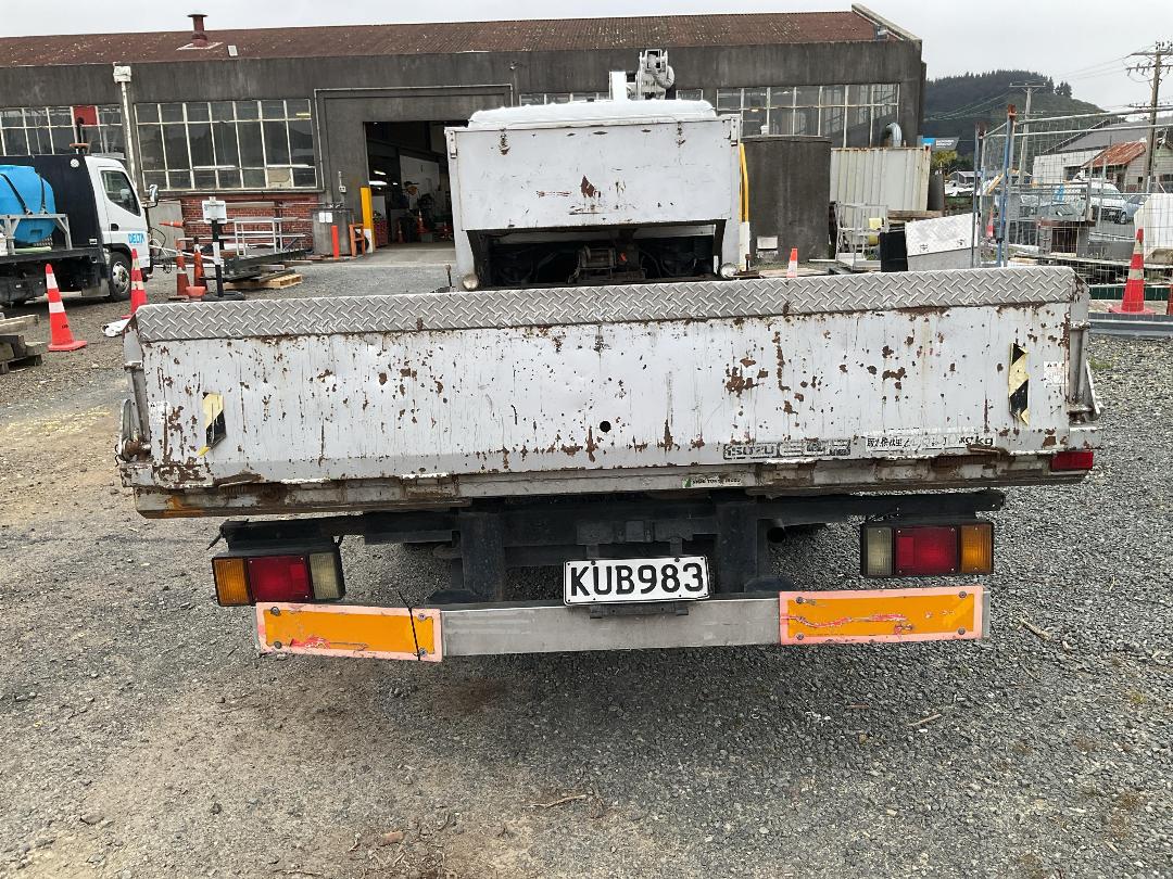 Photo '4' of Isuzu ELF Transporter