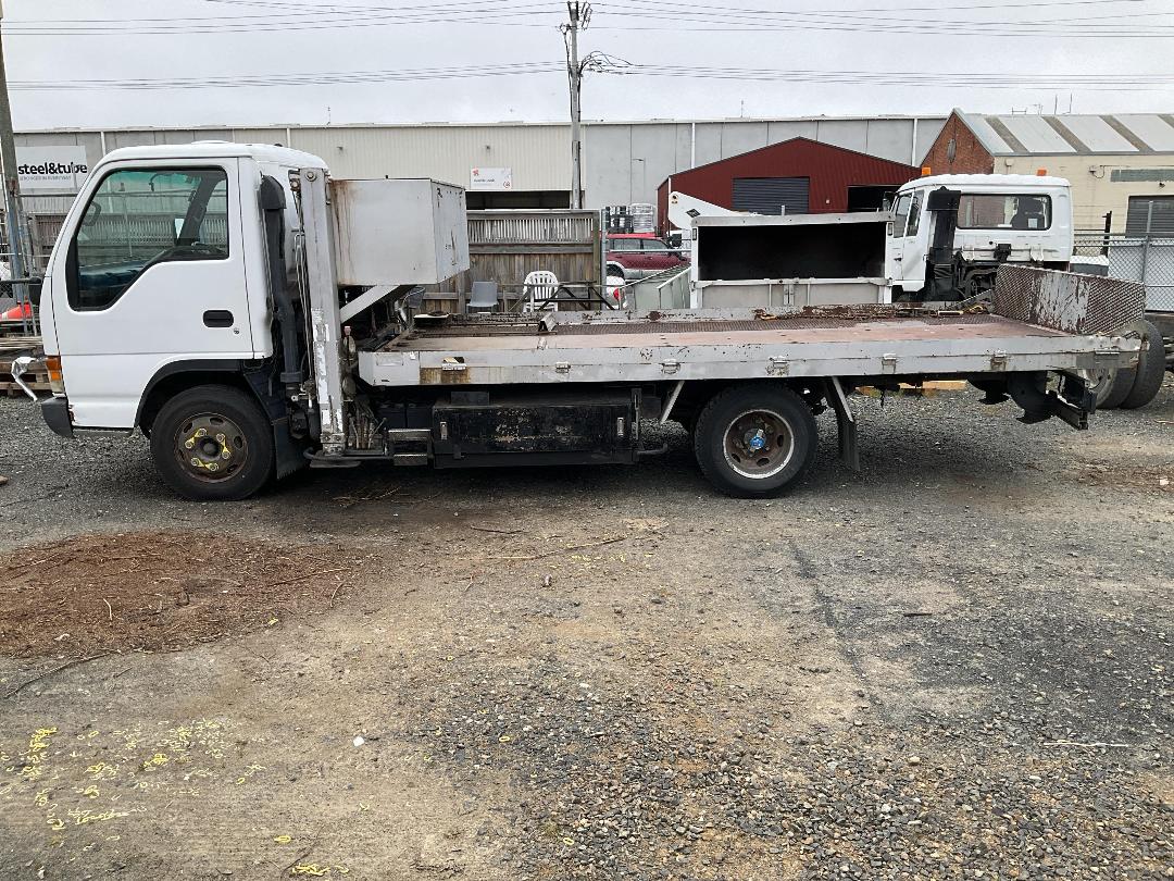 Photo '6' of Isuzu ELF Transporter