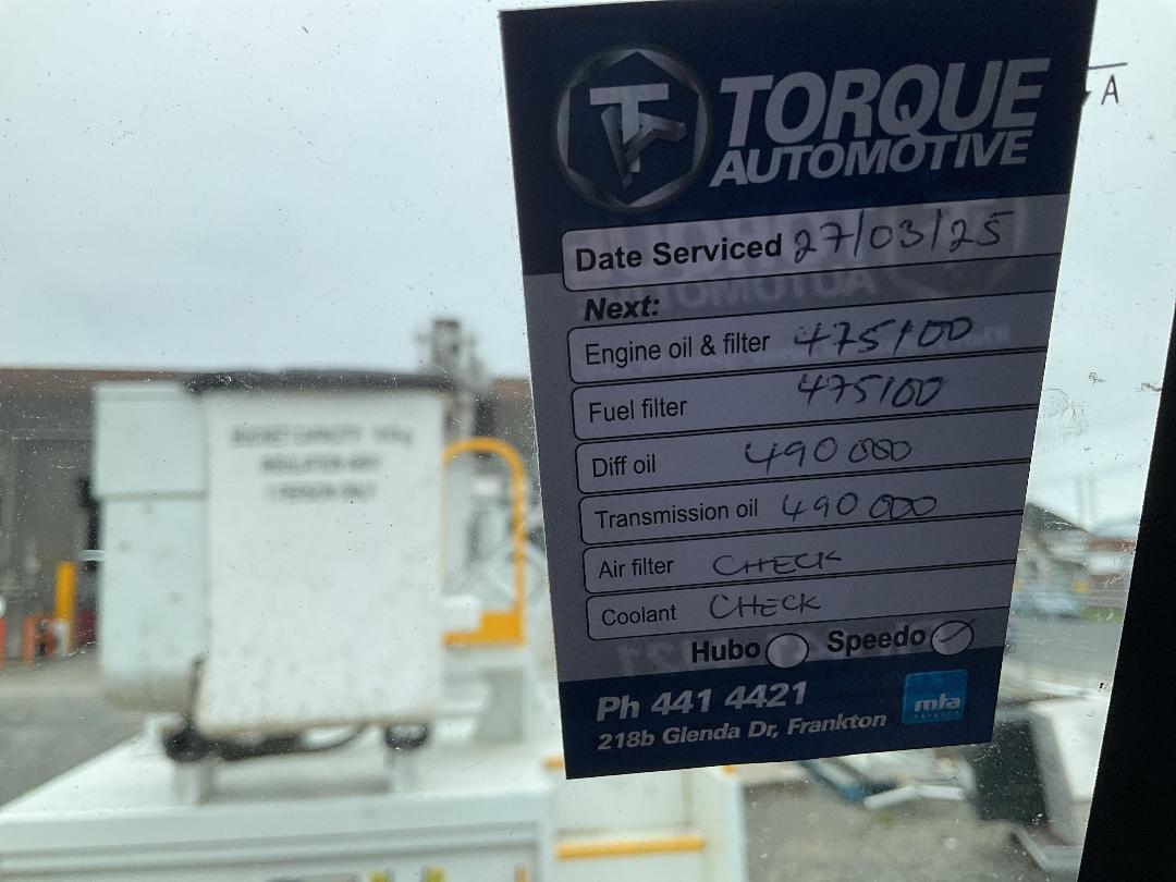 Photo '32' of Isuzu ELF Transporter