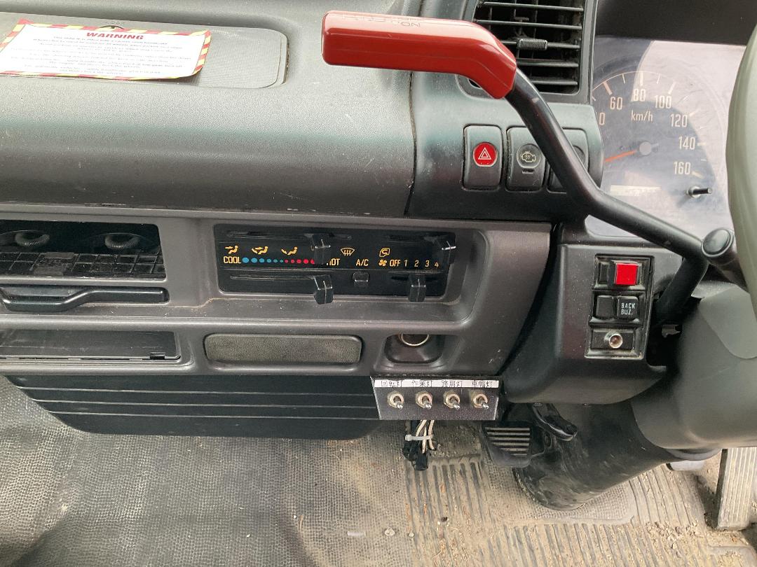 Photo '27' of Isuzu ELF Transporter