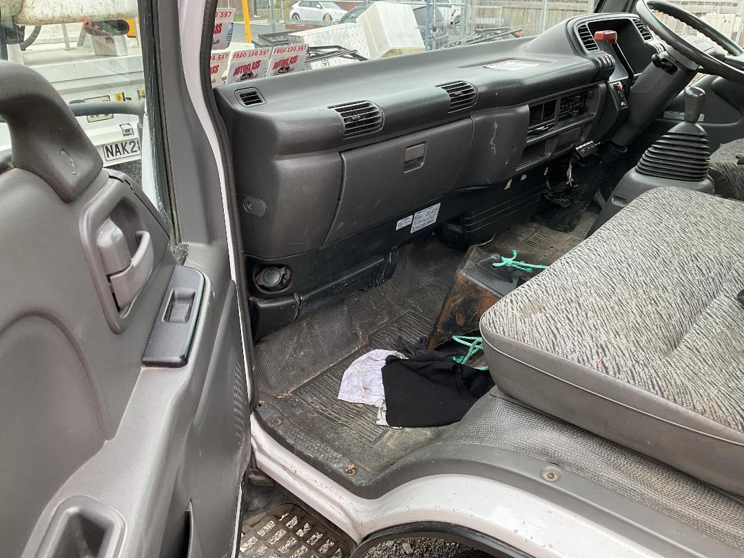 Photo '23' of Isuzu ELF Transporter