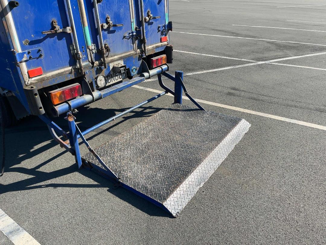 Photo '22' of Isuzu Elf Box Body