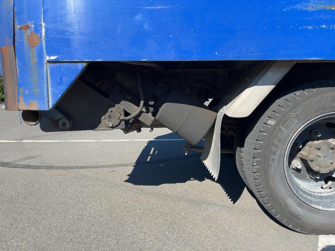 Photo '32' of Isuzu Elf Box Body