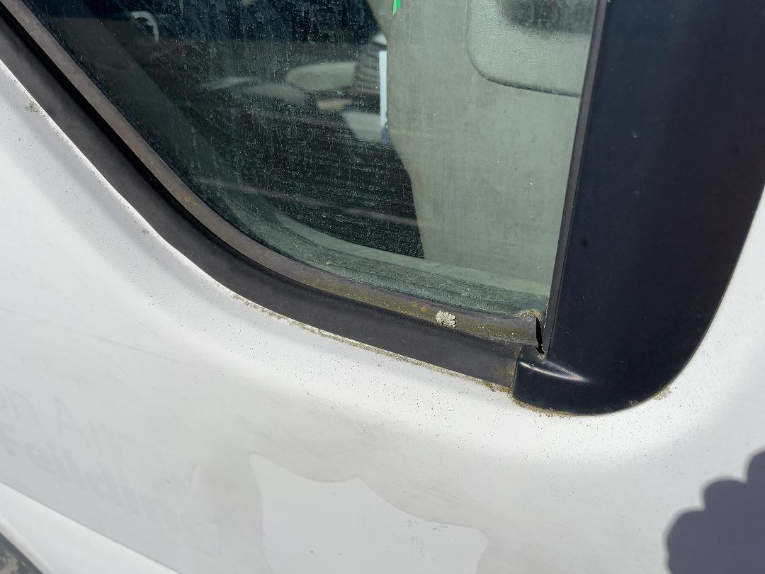 Photo '39' of Isuzu Elf Box Body