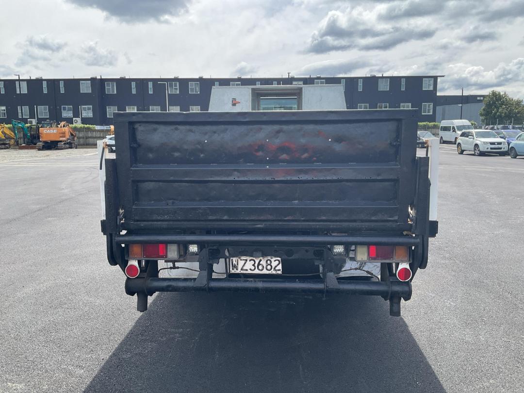 Photo '5' of Isuzu N Series 100P NPR450 Flat Deck Photo '5' of Isuzu N Series 100P NPR450 Flat Deck