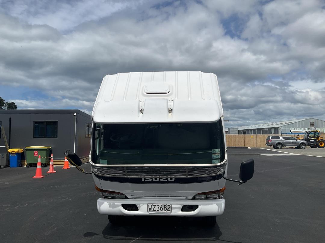 Photo '11' of Isuzu N Series 100P NPR450 Flat Deck Photo '11' of Isuzu N Series 100P NPR450 Flat Deck