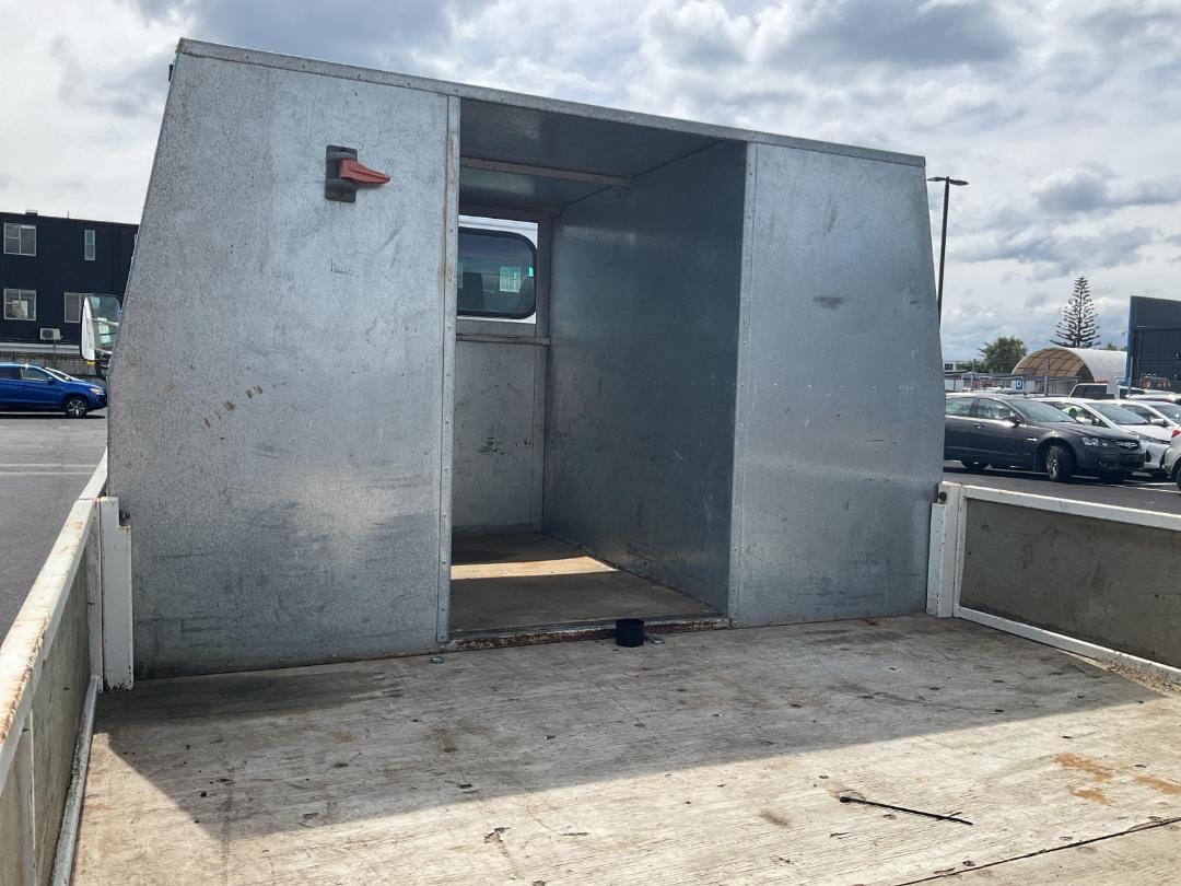 Photo '17' of Isuzu N Series 100P NPR450 Flat Deck Photo '17' of Isuzu N Series 100P NPR450 Flat Deck