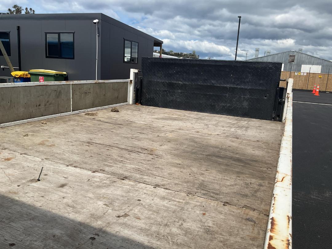 Photo '18' of Isuzu N Series 100P NPR450 Flat Deck Photo '18' of Isuzu N Series 100P NPR450 Flat Deck