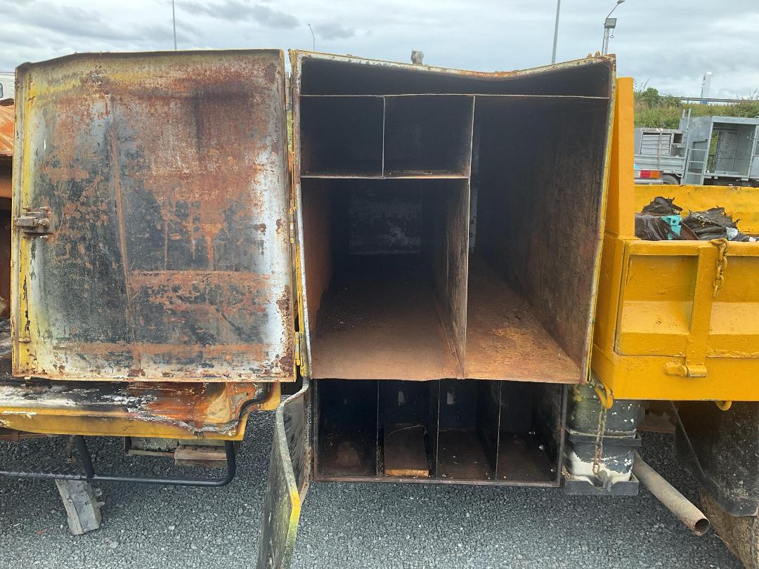 Photo '21' of Isuzu N Series 100P NPRCREW Tipper