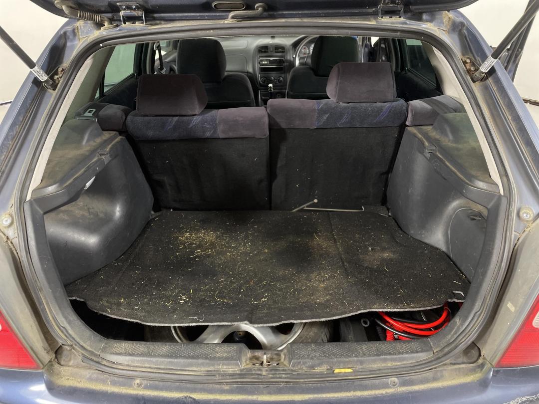 Photo '12' of Mazda Familia