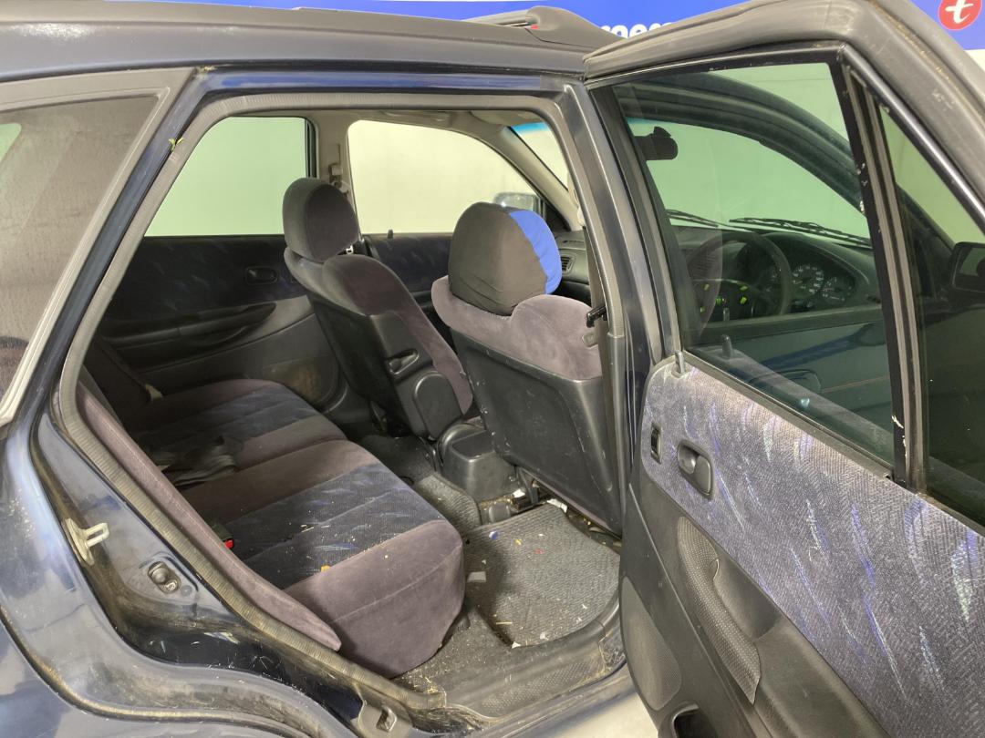 Photo '17' of Mazda Familia