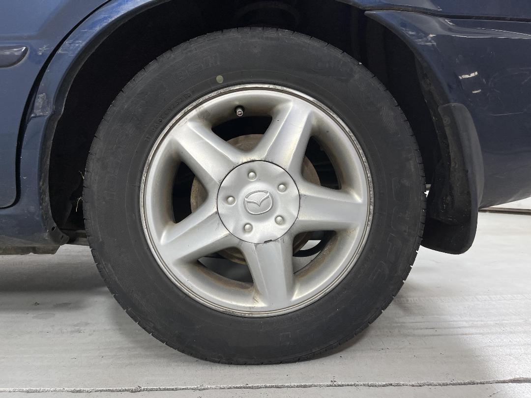 Photo '11' of Mazda Familia