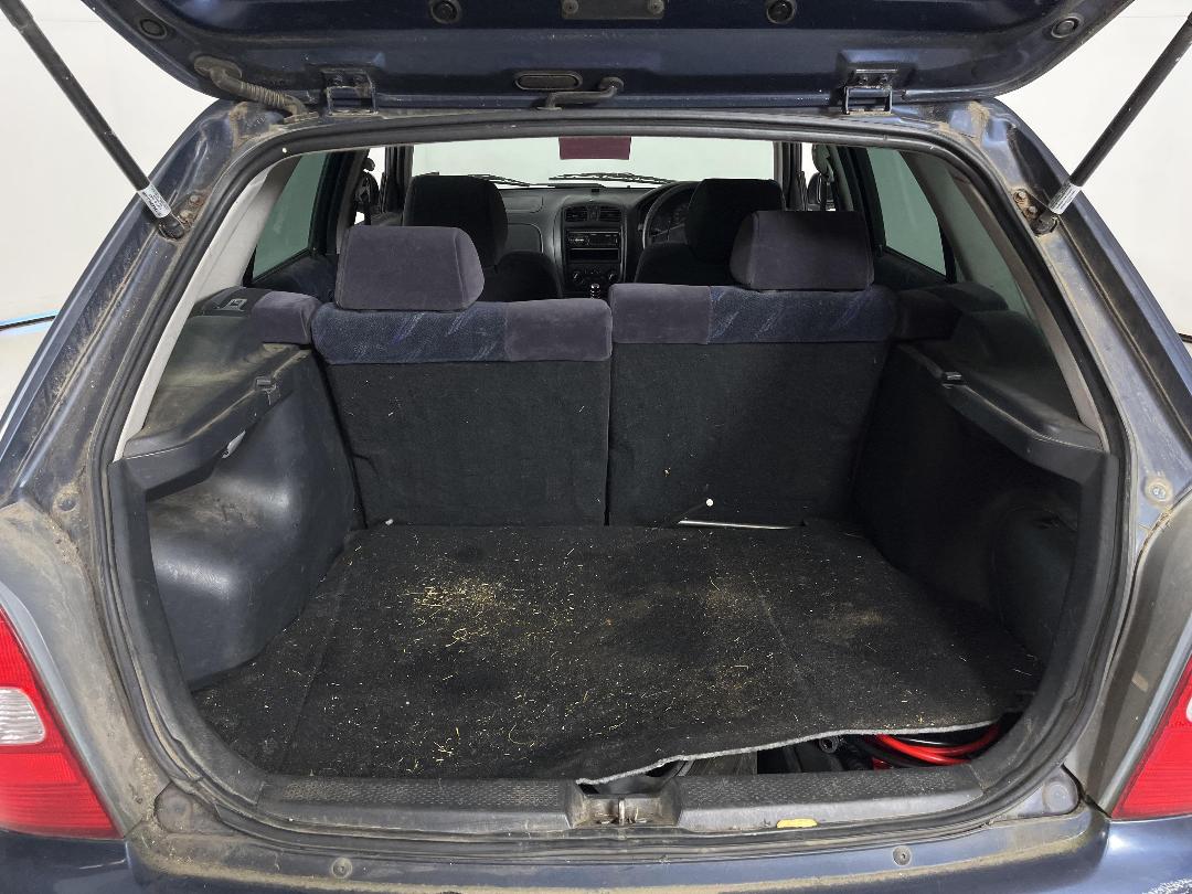 Photo '12' of Mazda Familia