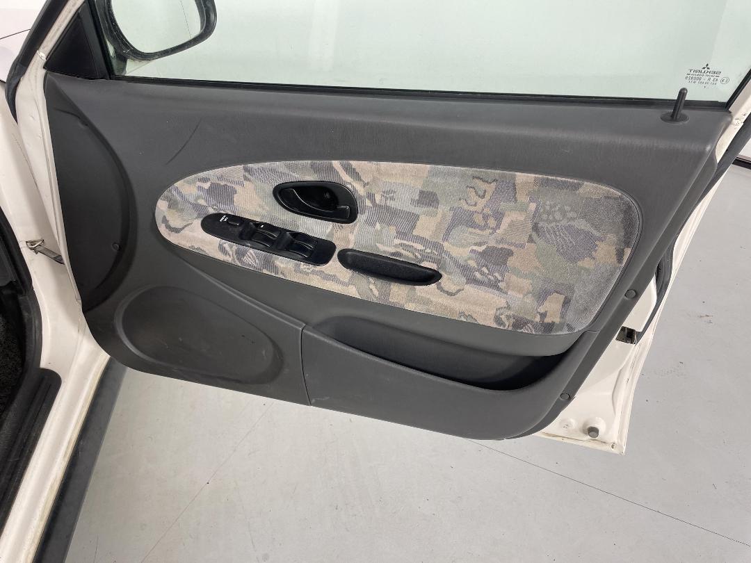 Photo '15' of Mitsubishi Carisma Photo '15' of Mitsubishi Carisma