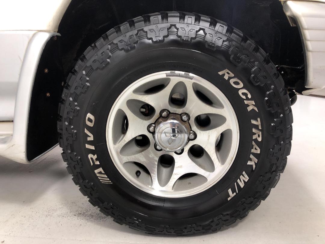 Photo '9' of Mitsubishi Pajero Photo '9' of Mitsubishi Pajero