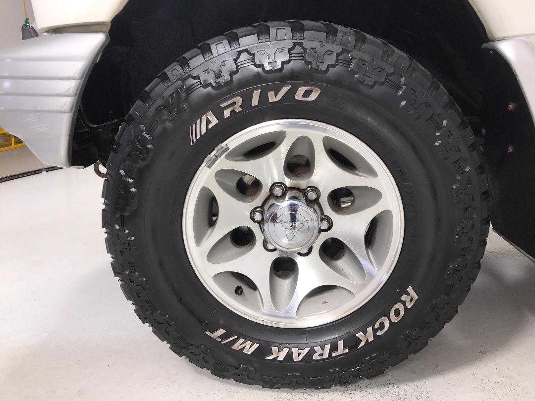 Photo '10' of Mitsubishi Pajero Photo '10' of Mitsubishi Pajero