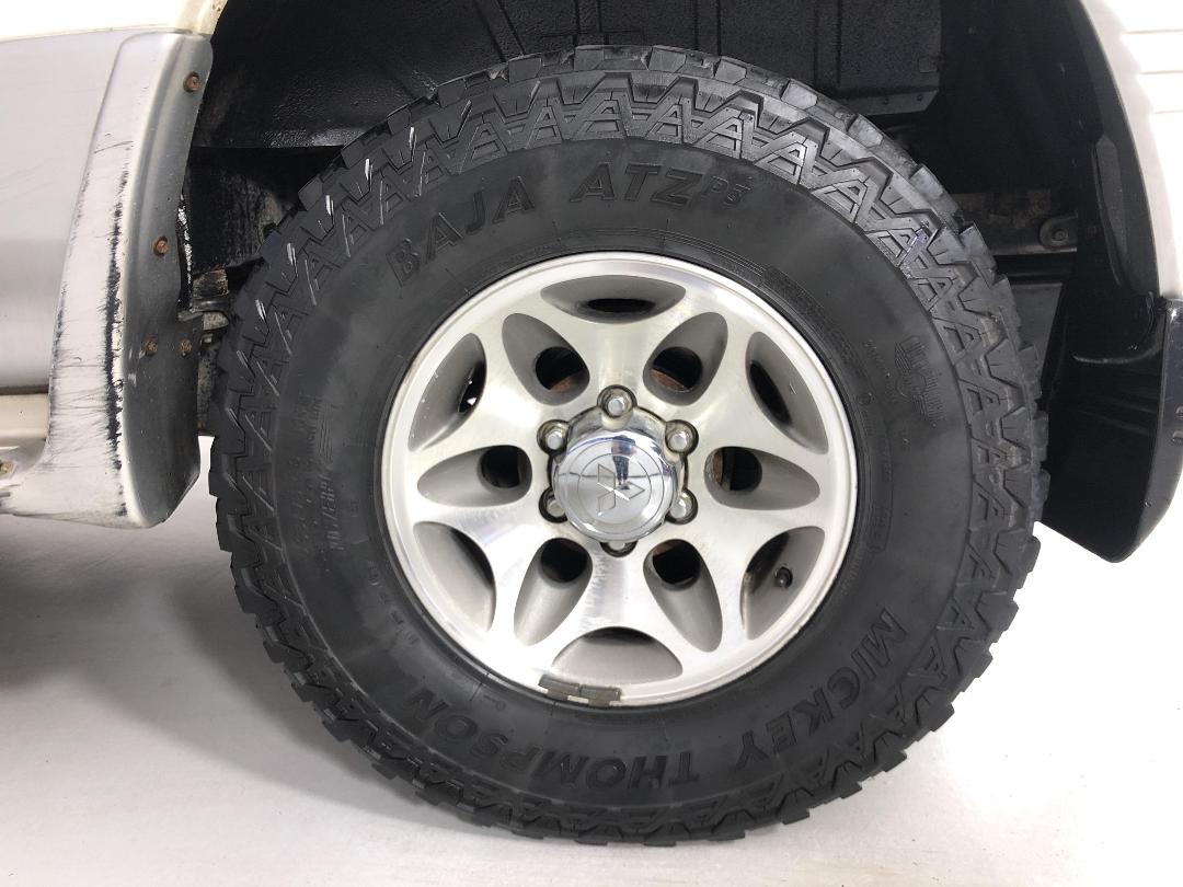 Photo '11' of Mitsubishi Pajero Photo '11' of Mitsubishi Pajero