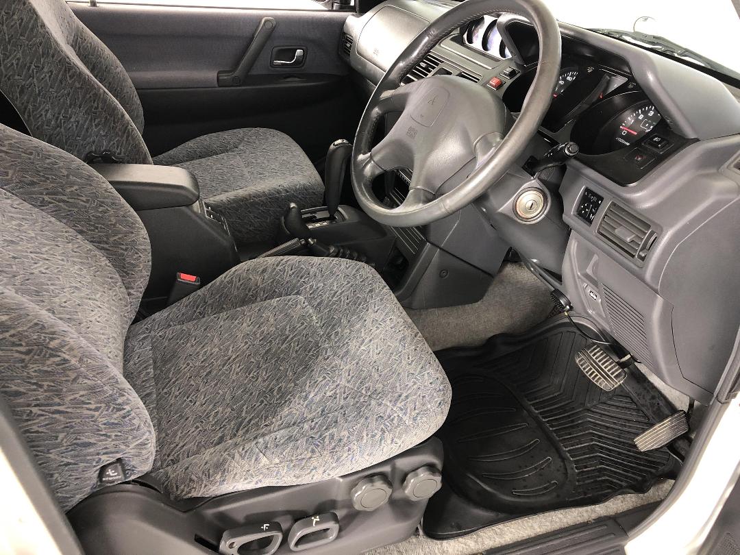 Photo '16' of Mitsubishi Pajero Photo '16' of Mitsubishi Pajero