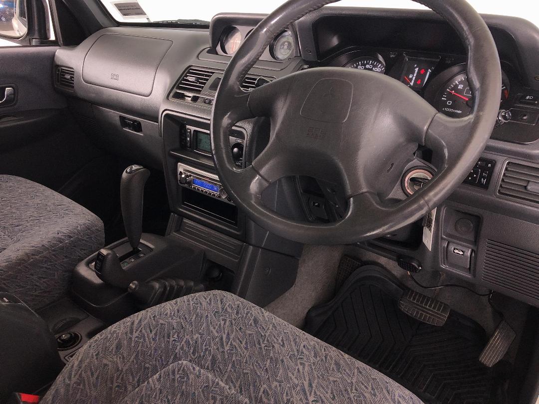 Photo '17' of Mitsubishi Pajero Photo '17' of Mitsubishi Pajero