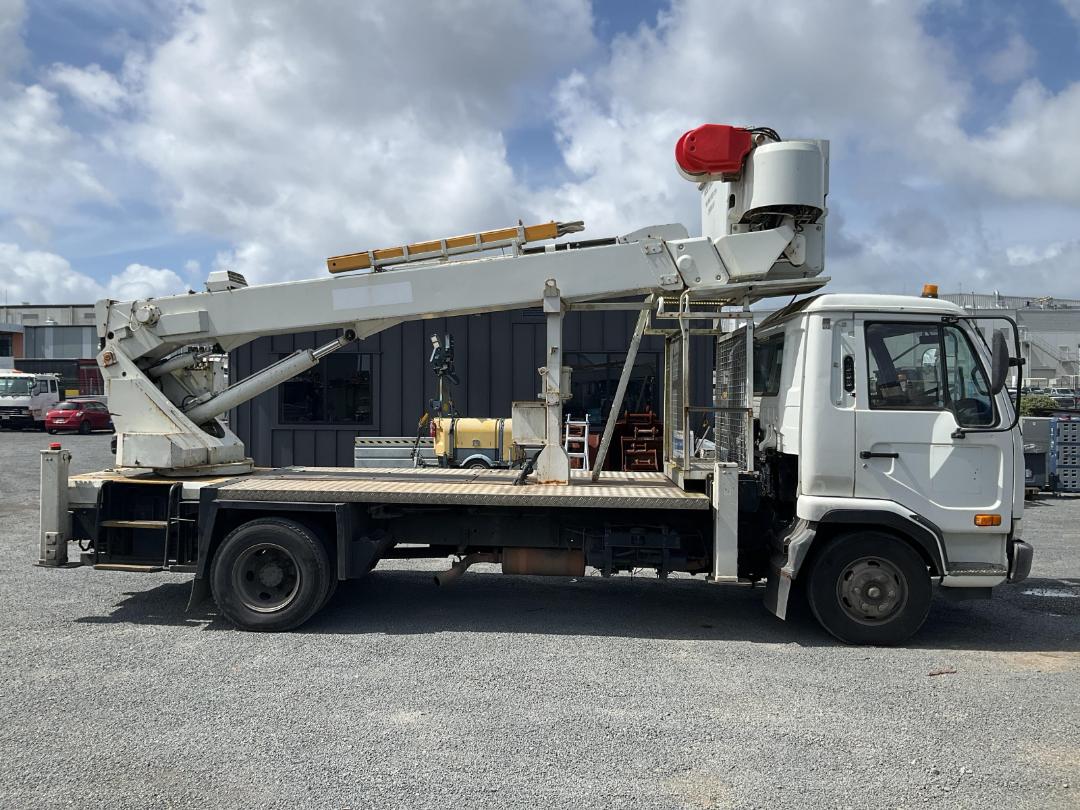 Photo '3' of Nissan Condor MK210F Cherry Picker/EWP
