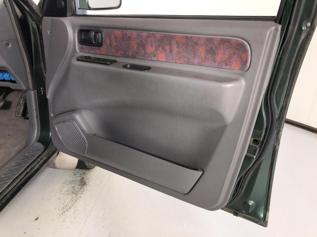 Photo '15' of Nissan Mistral