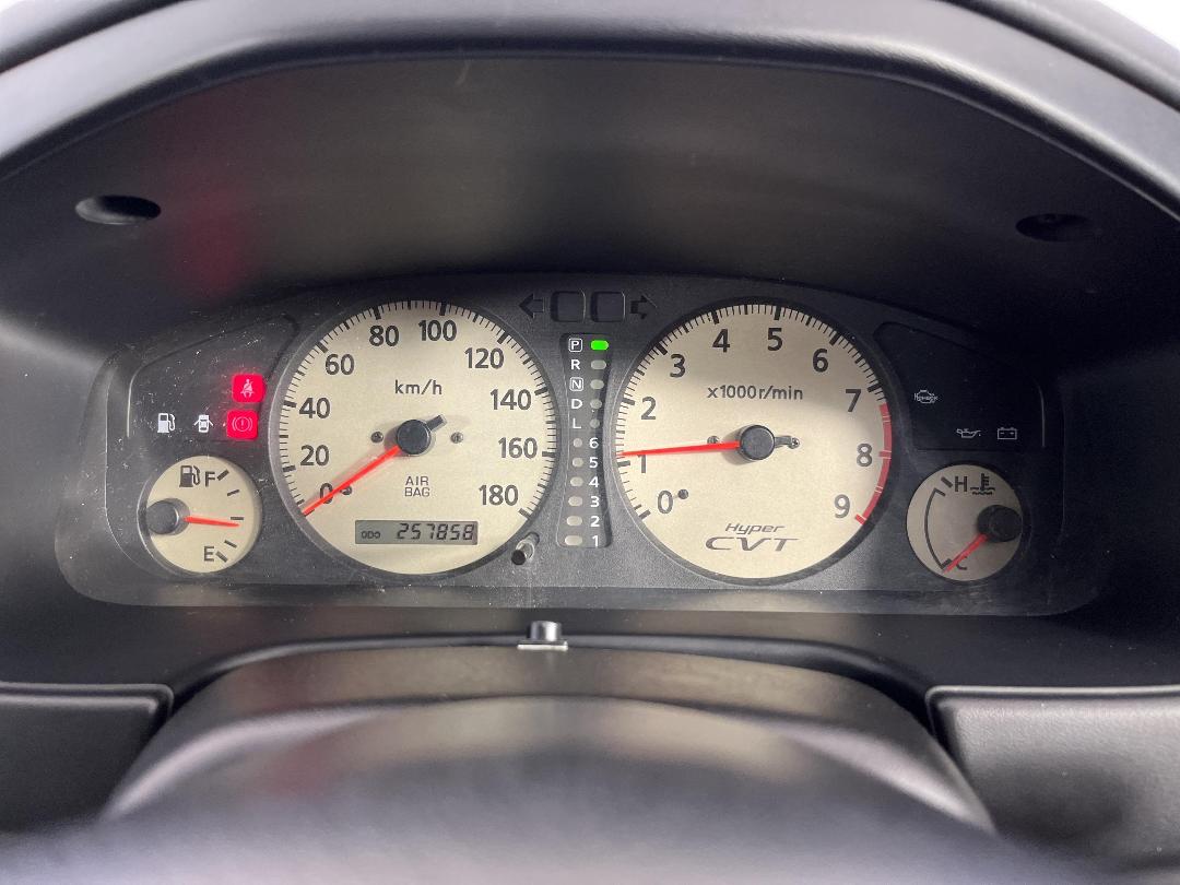 Photo '21' of Nissan Primera