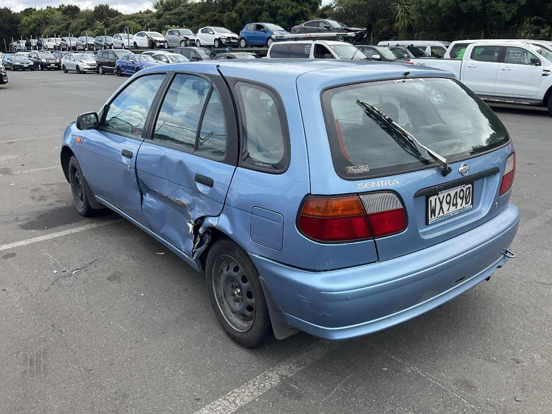 Photo '3' of Nissan Sentra Photo '3' of Nissan Sentra