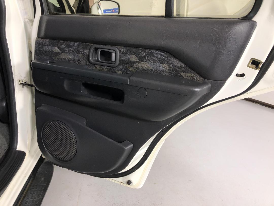 Photo '19' of Nissan Terrano Photo '19' of Nissan Terrano