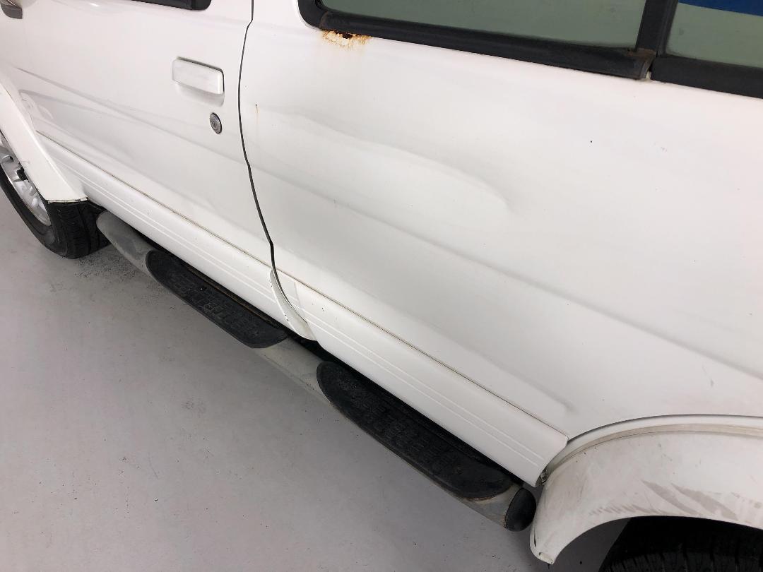 Photo '25' of Nissan Terrano Photo '25' of Nissan Terrano