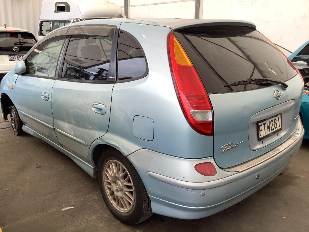 Photo '5' of Nissan Tino