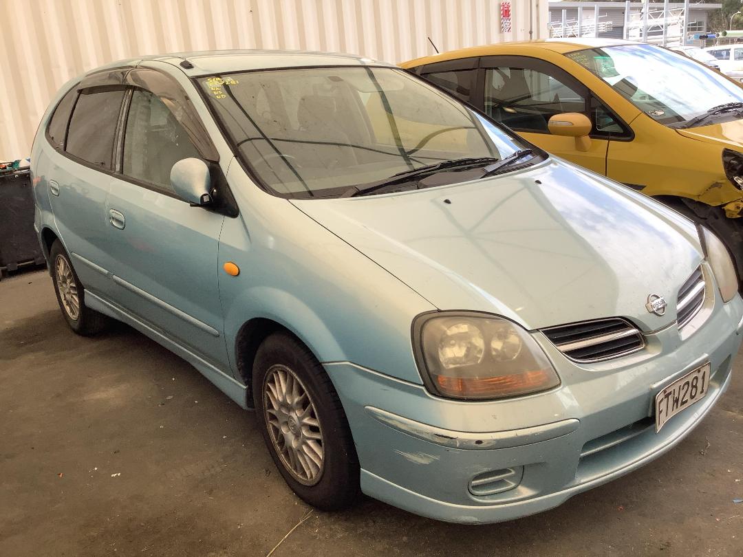 Photo '3' of Nissan Tino