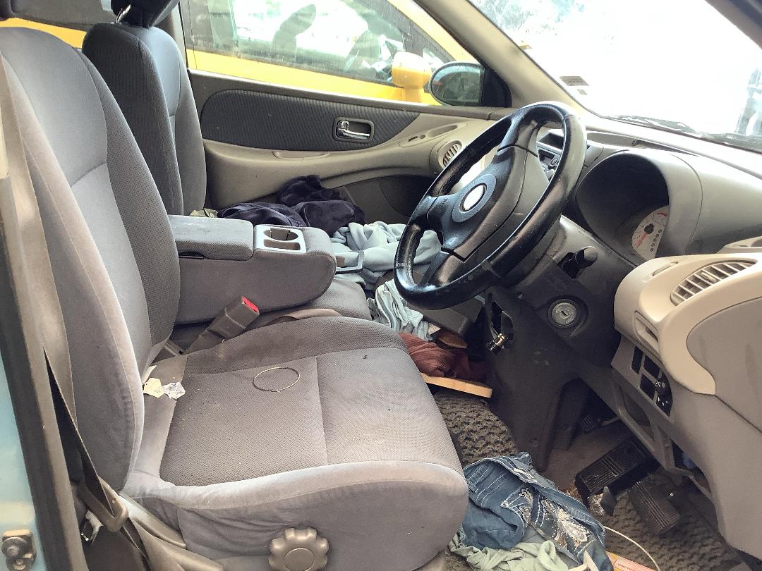 Photo '9' of Nissan Tino