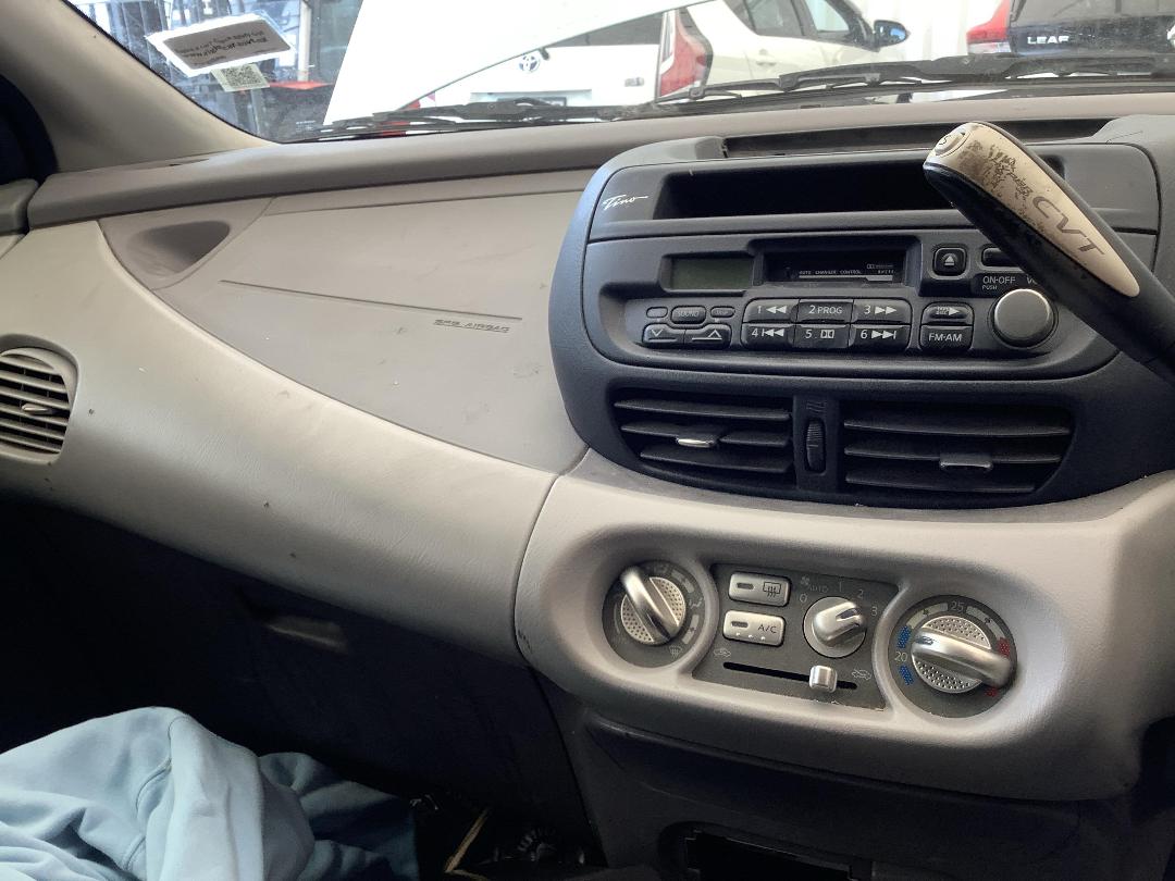 Photo '16' of Nissan Tino