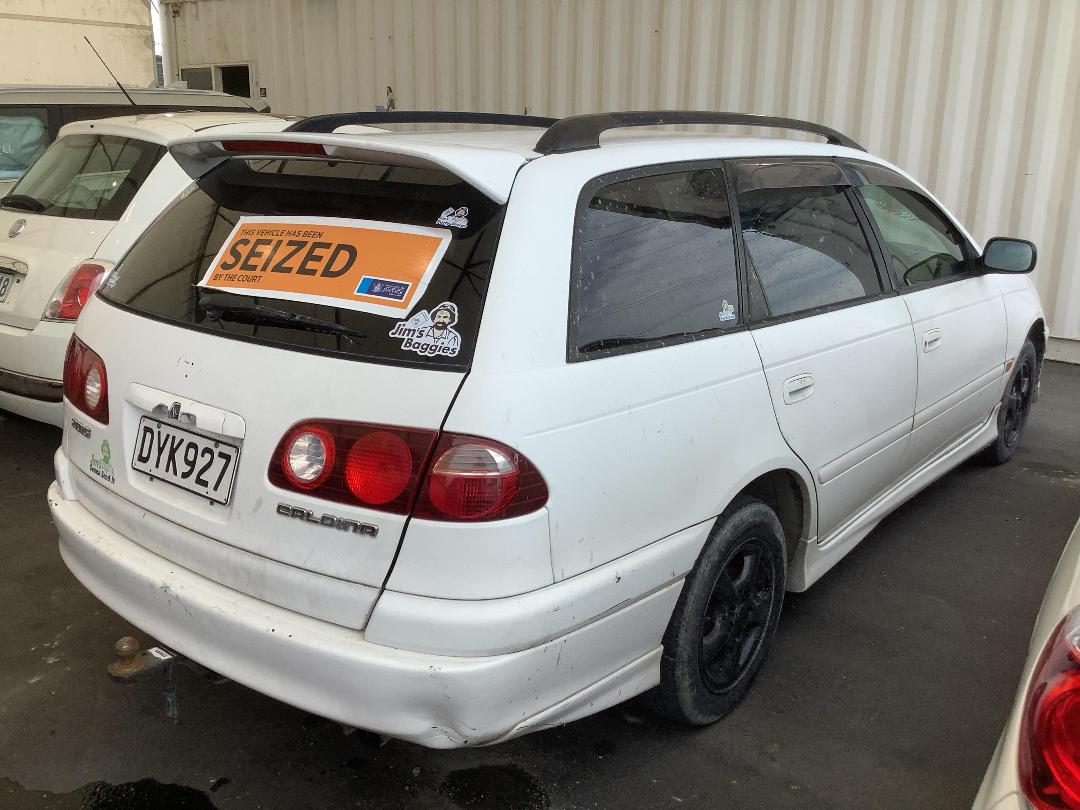 Photo '3' of Toyota Caldina Photo '3' of Toyota Caldina