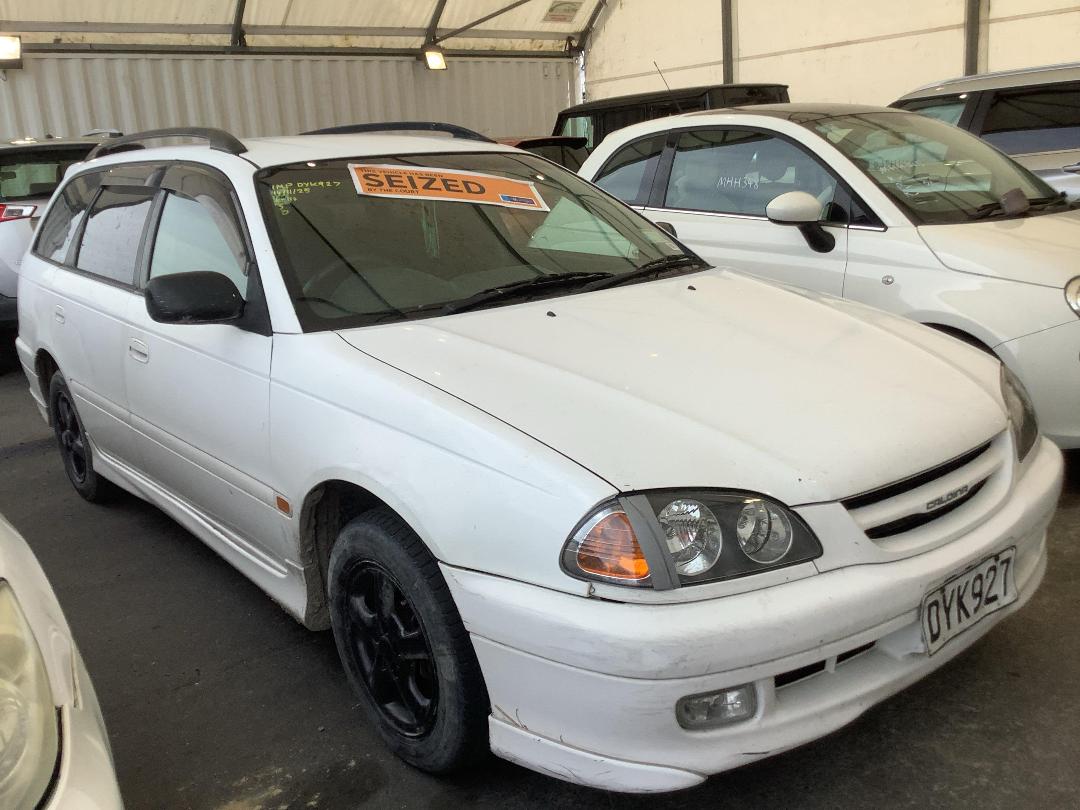 Photo '2' of Toyota Caldina Photo '2' of Toyota Caldina