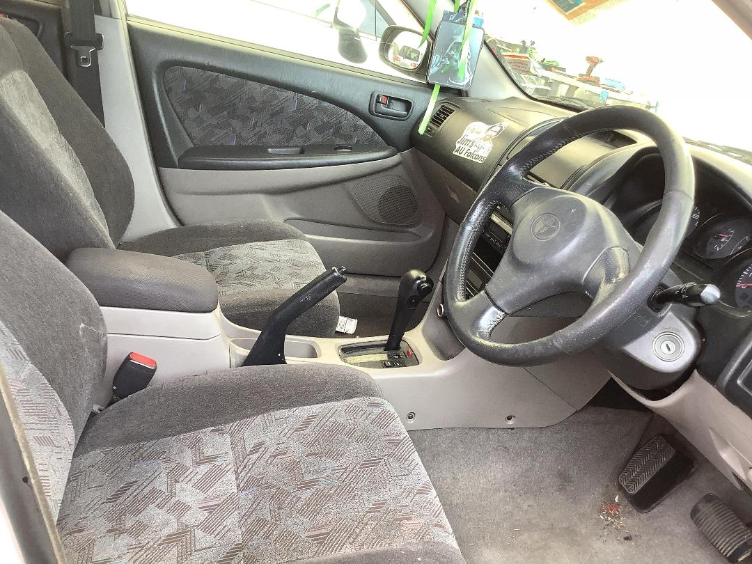 Photo '8' of Toyota Caldina Photo '8' of Toyota Caldina