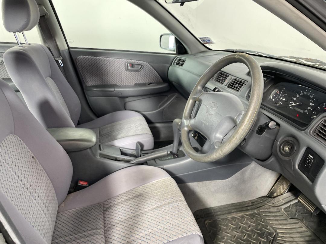 Photo '16' of Toyota Camry