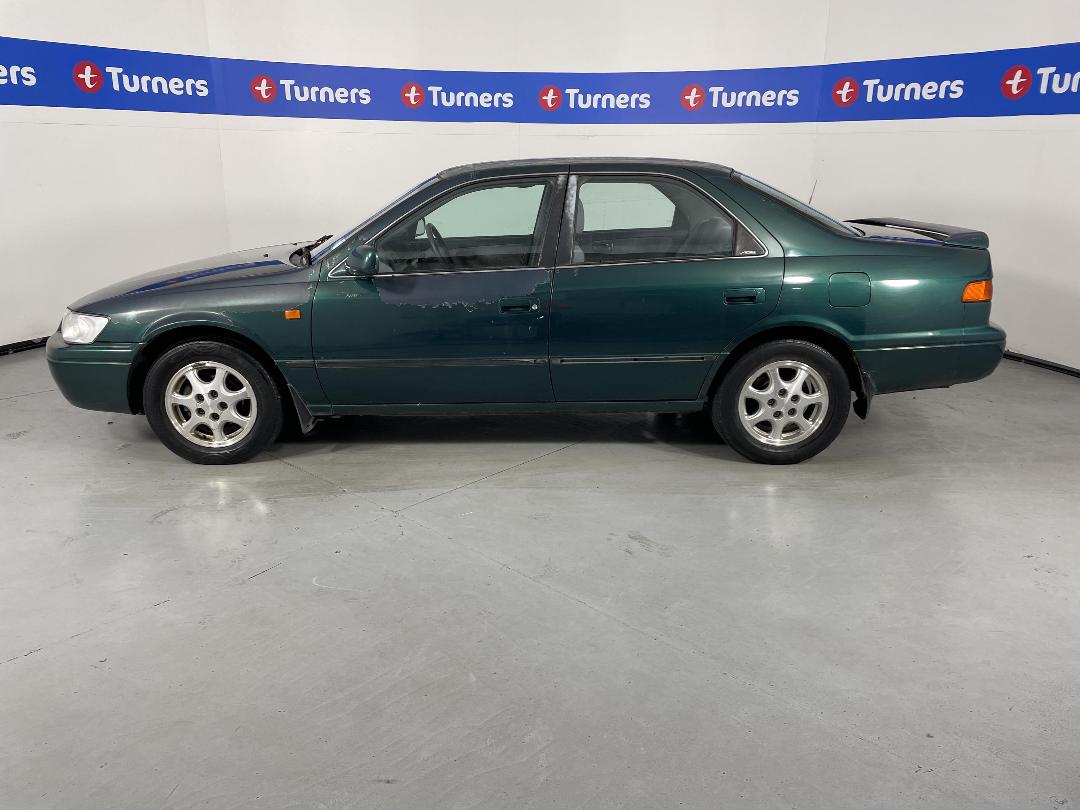 Photo '24' of Toyota Camry