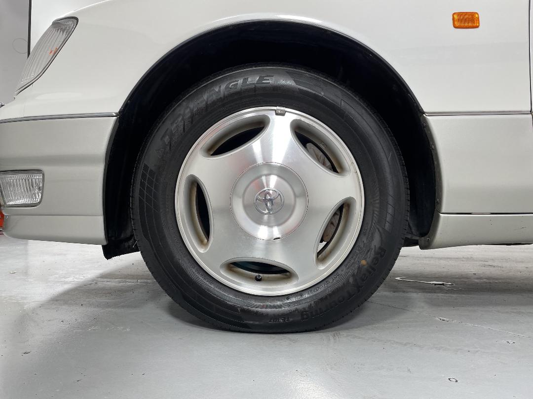 Photo '10' of Toyota Celsior