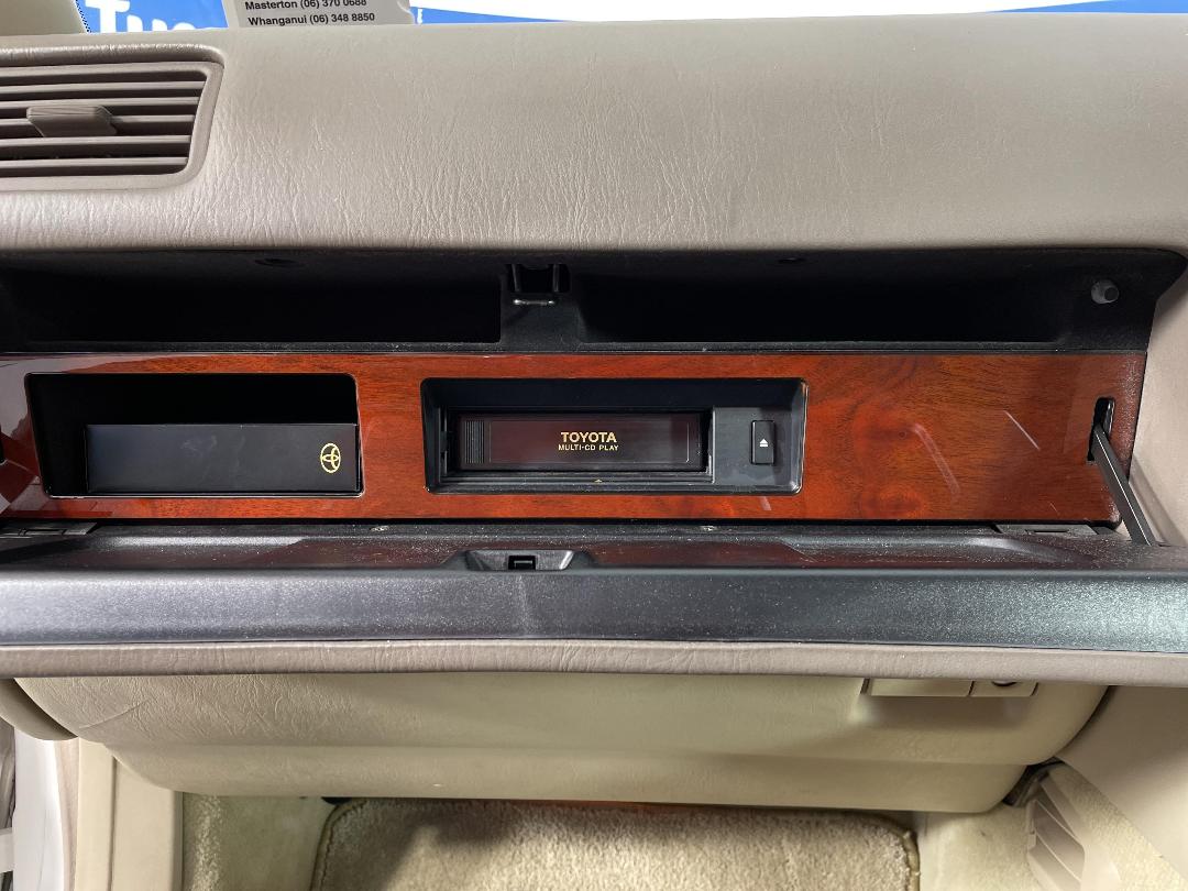 Photo '37' of Toyota Celsior