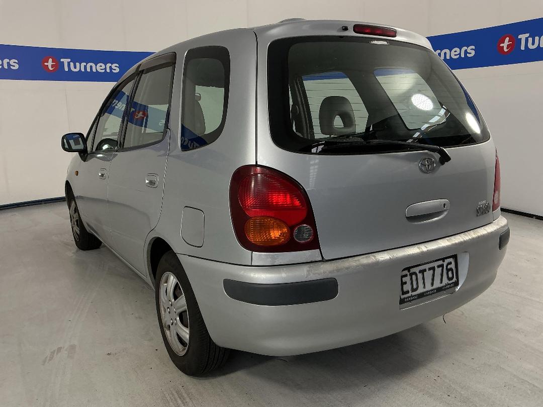 Photo '10' of Toyota Corolla Spacio Photo '10' of Toyota Corolla Spacio