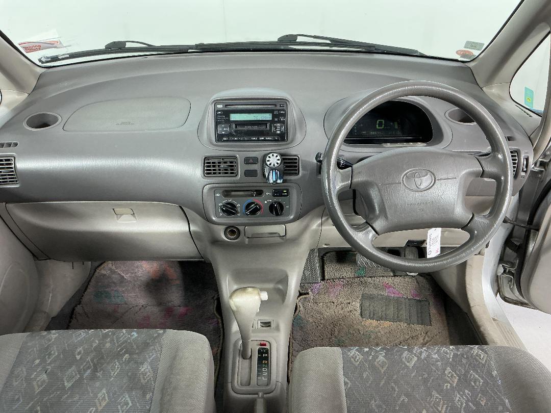 Photo '19' of Toyota Corolla Spacio Photo '19' of Toyota Corolla Spacio