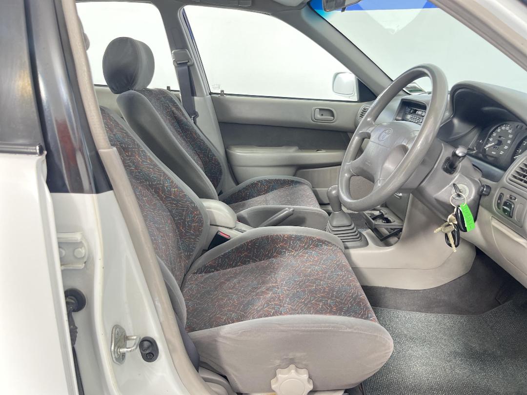 Photo '16' of Toyota Corolla