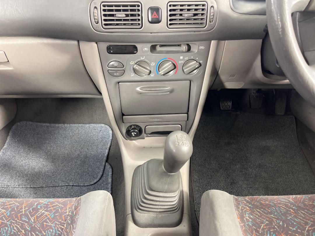 Photo '18' of Toyota Corolla