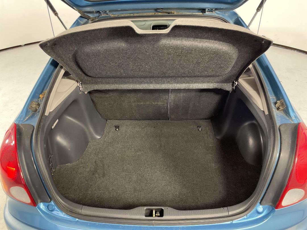 Photo '14' of Toyota Corolla Photo '14' of Toyota Corolla