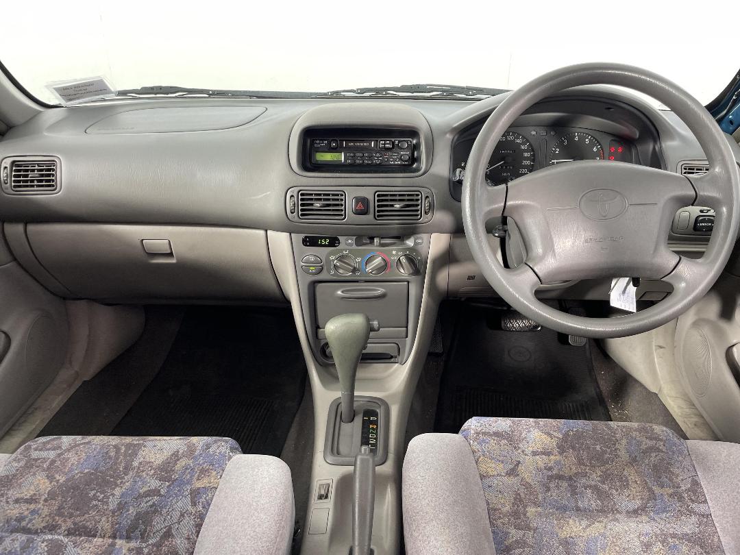 Photo '18' of Toyota Corolla Photo '18' of Toyota Corolla