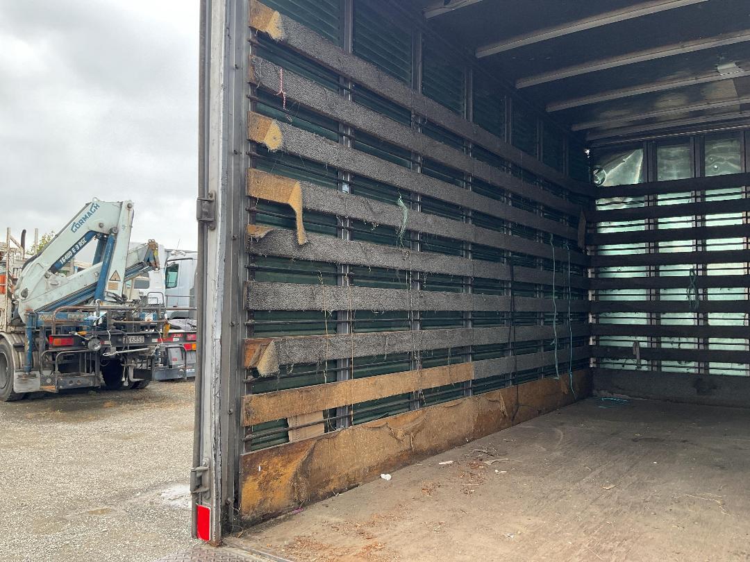 Photo '25' of Toyota Dyna Boxbody Curtainsider